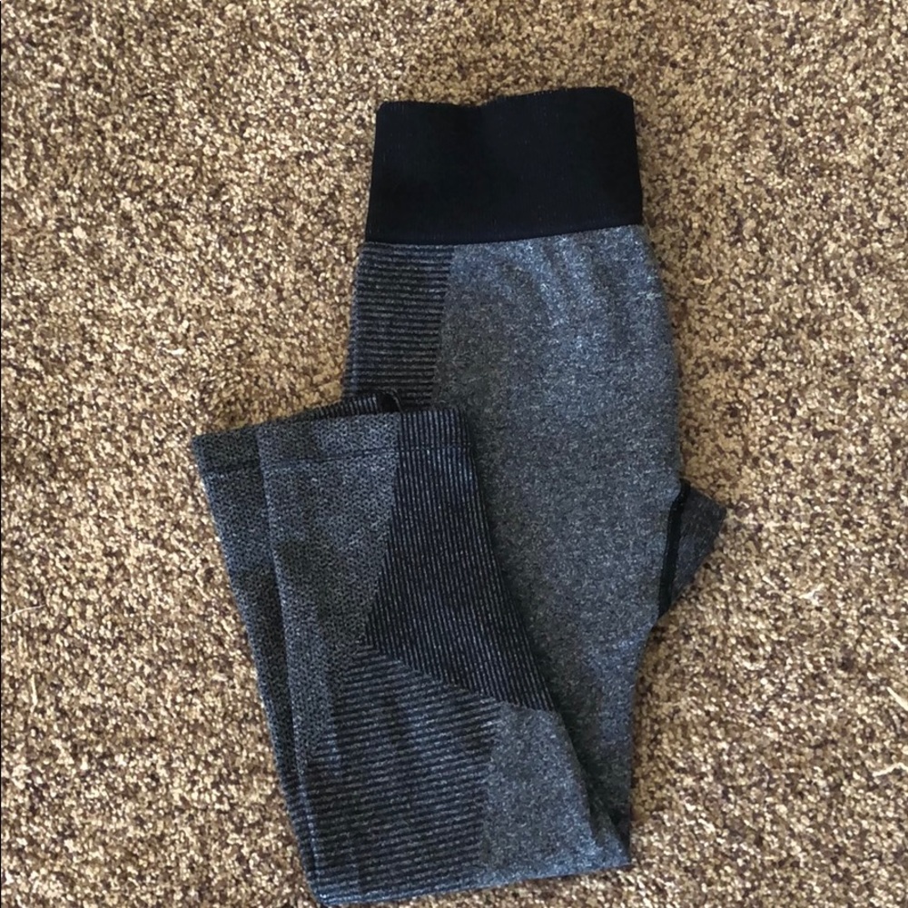 Like-New Women New Balance Seamless Capri Leggings